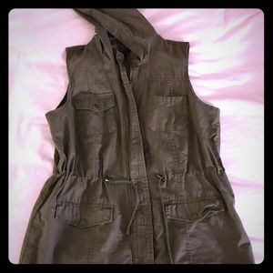 Army green sleeveless zip vest